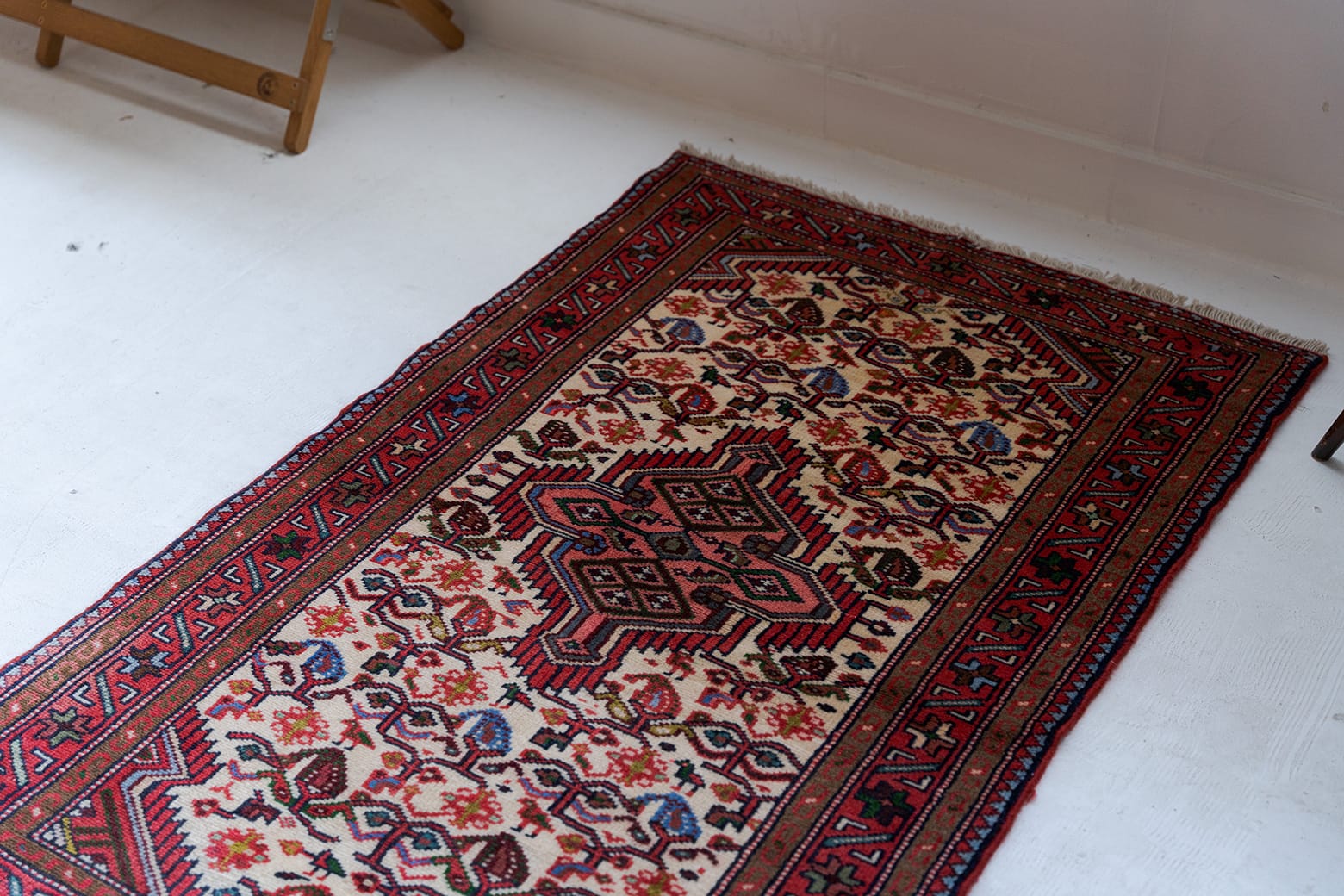 ペルシャ絨毯 バルーチ 手織り 200x122ｃｍ ウール-